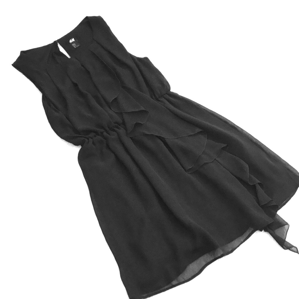 Black sleeveless dress